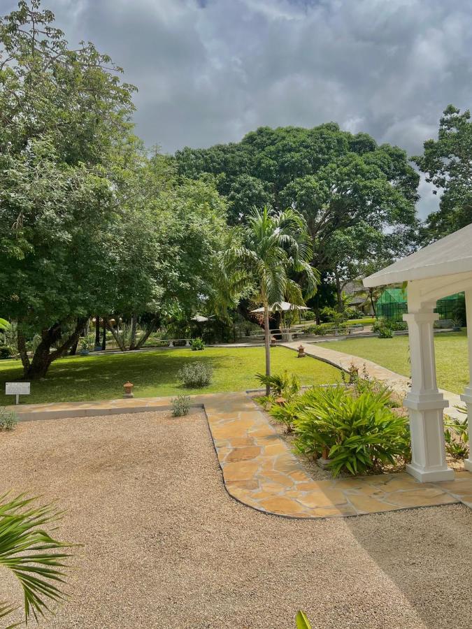 Zumzum Beach House Bed & Breakfast Kinondo Ngoại thất bức ảnh